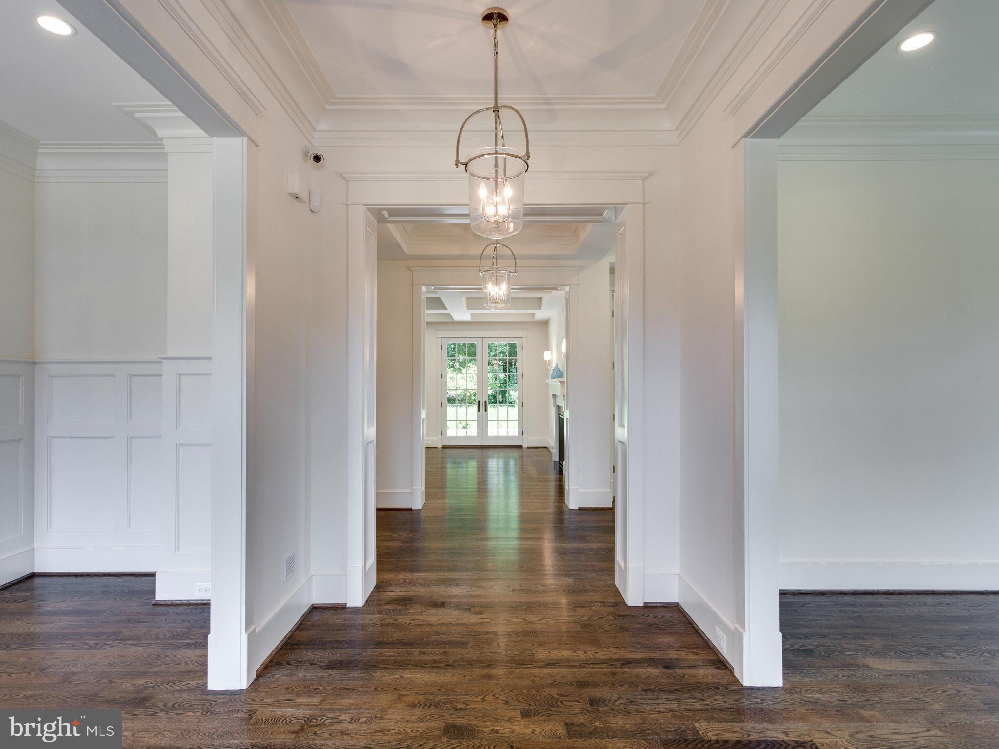 7100 Capitol View Drive McLean, VA 22101 - Photo 3 of 29 Foyer