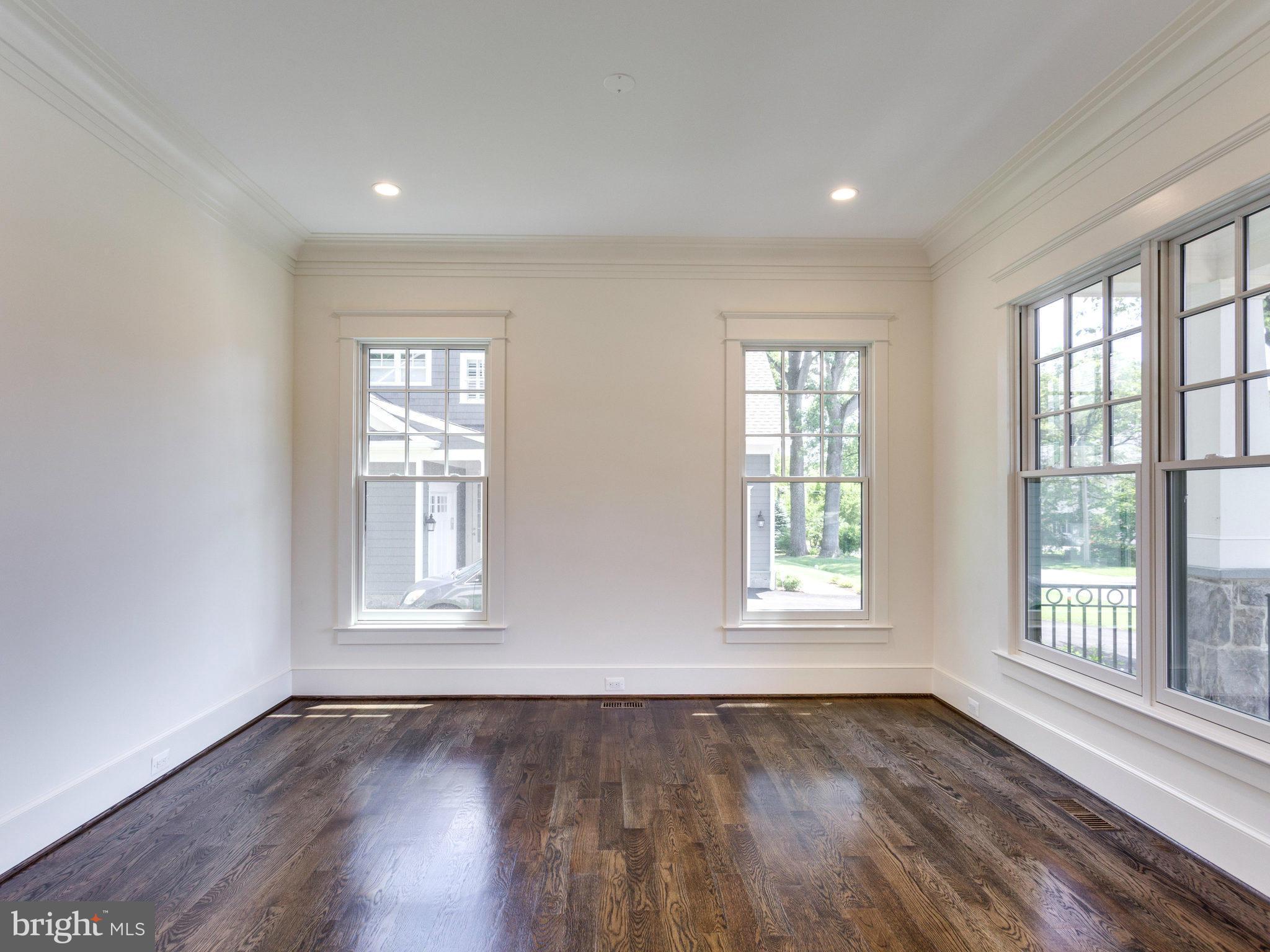7100 Capitol View Drive McLean, VA 22101 - Photo 5 of 29 Living Room