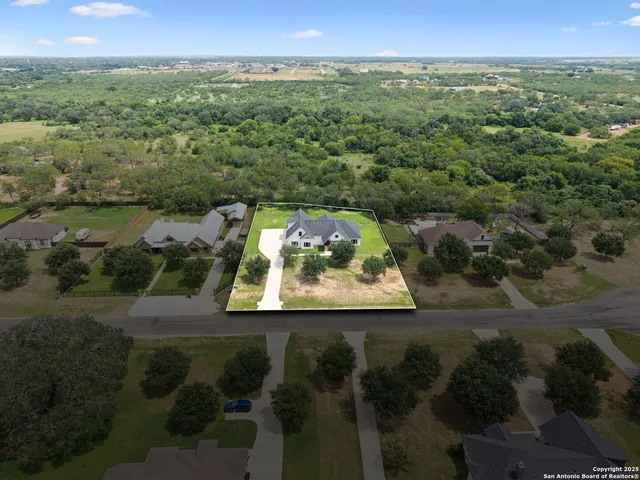 $629,900 | 177 East Short Meadow Drive, Lytle, TX 78052