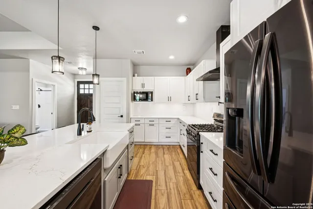 $629,900 | 177 East Short Meadow Drive, Lytle, TX 78052