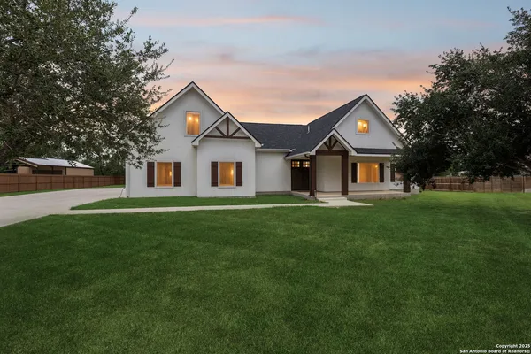 $629,900 | 177 East Short Meadow Drive, Lytle, TX 78052