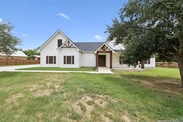 $629,900 | 177 East Short Meadow Drive, Lytle, TX 78052