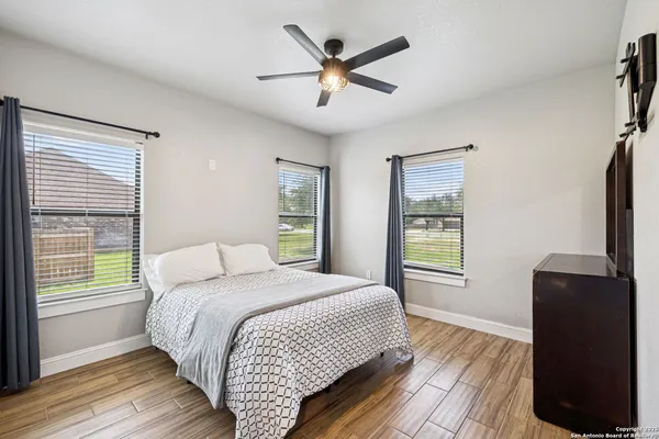 $629,900 | 177 East Short Meadow Drive, Lytle, TX 78052