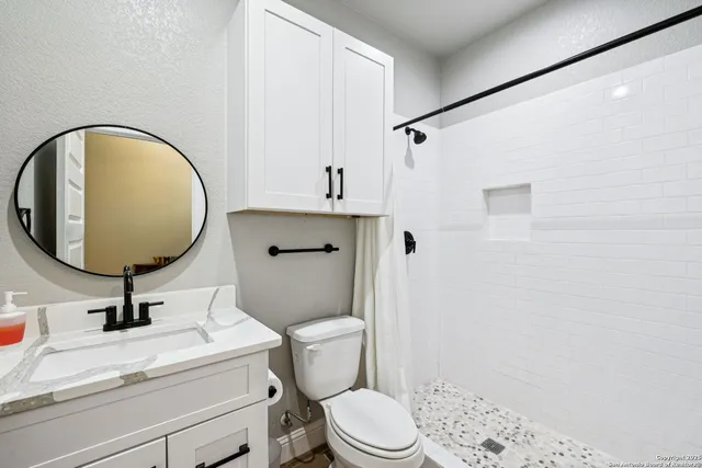 $629,900 | 177 East Short Meadow Drive, Lytle, TX 78052