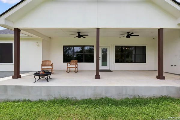 $629,900 | 177 East Short Meadow Drive, Lytle, TX 78052