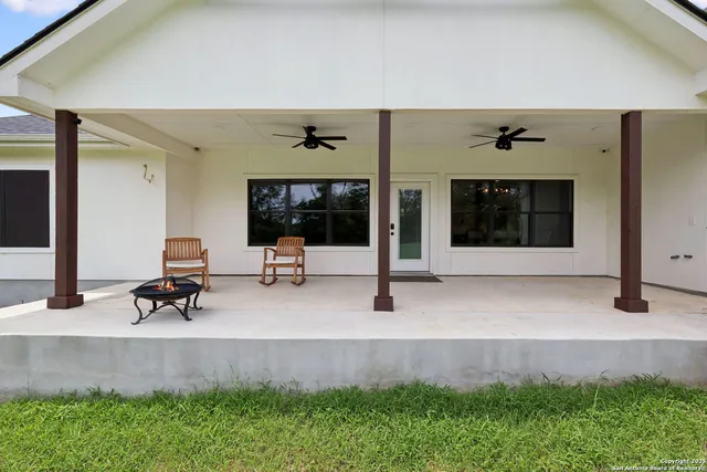 $629,900 | 177 East Short Meadow Drive, Lytle, TX 78052