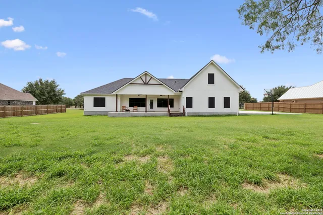 $629,900 | 177 East Short Meadow Drive, Lytle, TX 78052