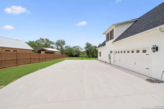 $629,900 | 177 East Short Meadow Drive, Lytle, TX 78052