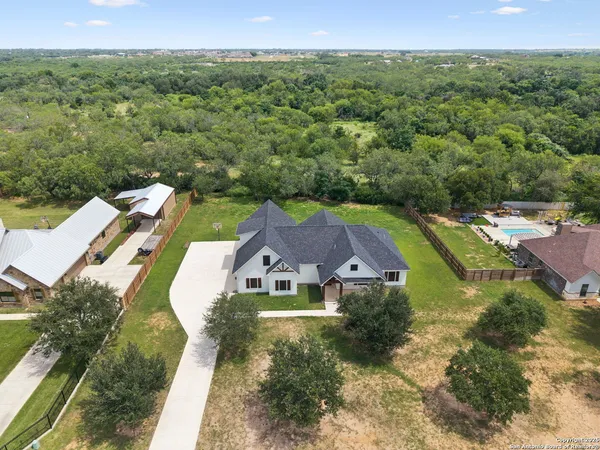 $629,900 | 177 East Short Meadow Drive, Lytle, TX 78052