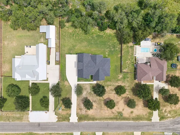 $629,900 | 177 East Short Meadow Drive, Lytle, TX 78052
