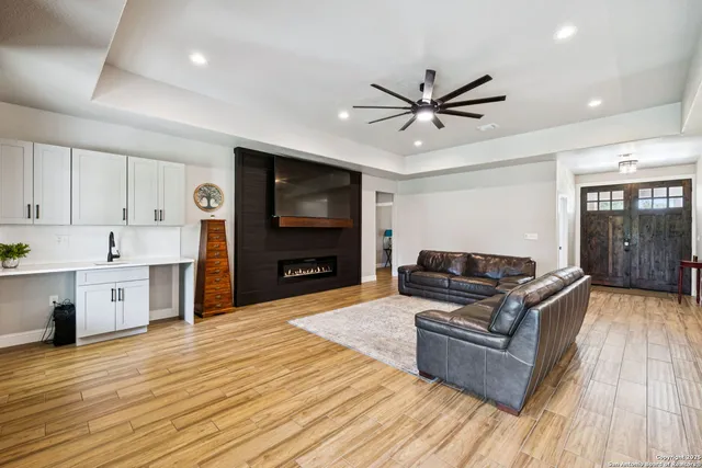 $629,900 | 177 East Short Meadow Drive, Lytle, TX 78052