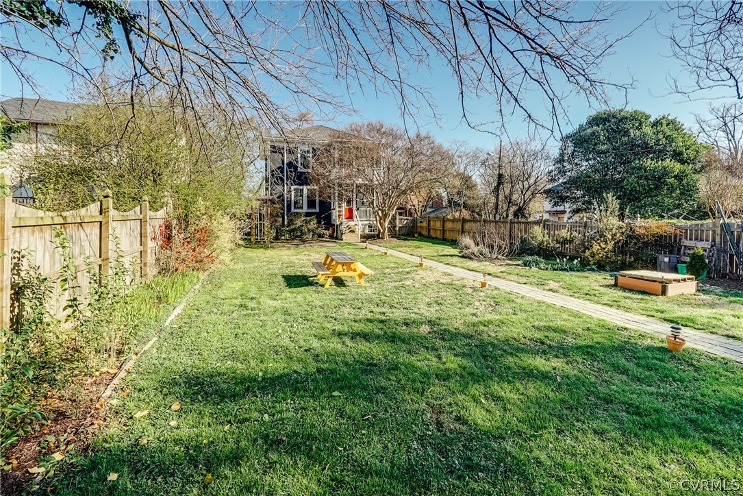607 Overbrook Road Richmond, VA 23222 - Photo 33 of 40 Whoaaaaa, now THAT is a city lot.....flaura and fa