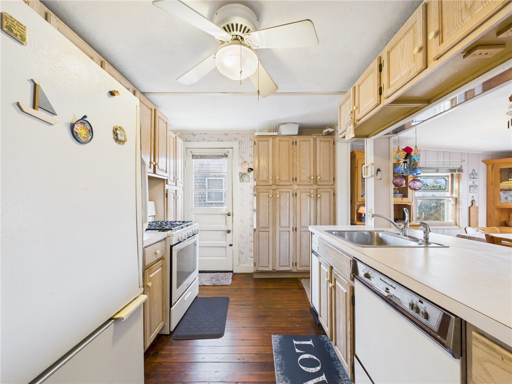 1140 Succotash Road Narragansett, RI 02879 - Photo 17 of 43