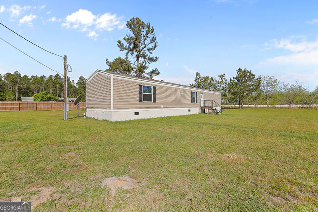 223 Primrose Lane Baxley, GA 31513 - Photo 2 of 27 a front view of a house with garden