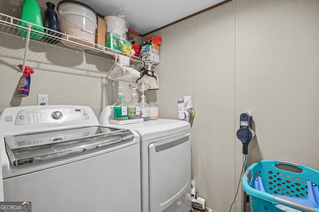 223 Primrose Lane Baxley, GA 31513 - Photo 10 of 27 a utility room with dryer and washer