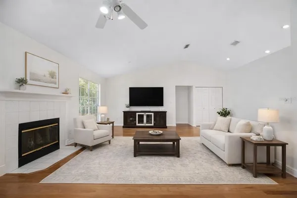 $315,000 | 1047 Northwest 41st Drive, Gainesville, FL 32605