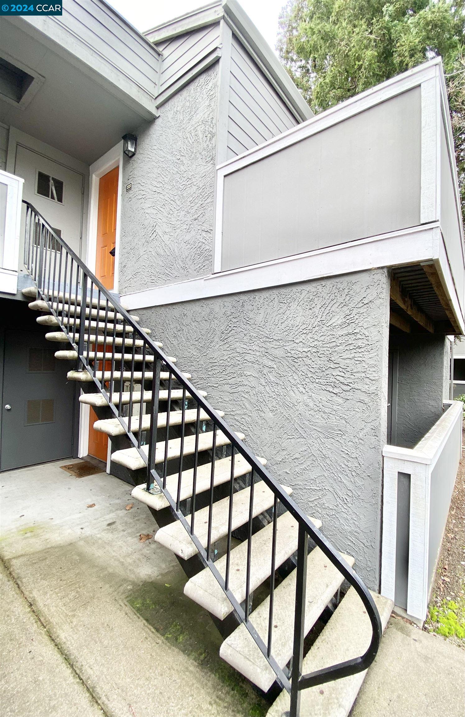 222 Piedmont Lane Pittsburg, CA 94565 - Photo 2 of 25 a view of entryway