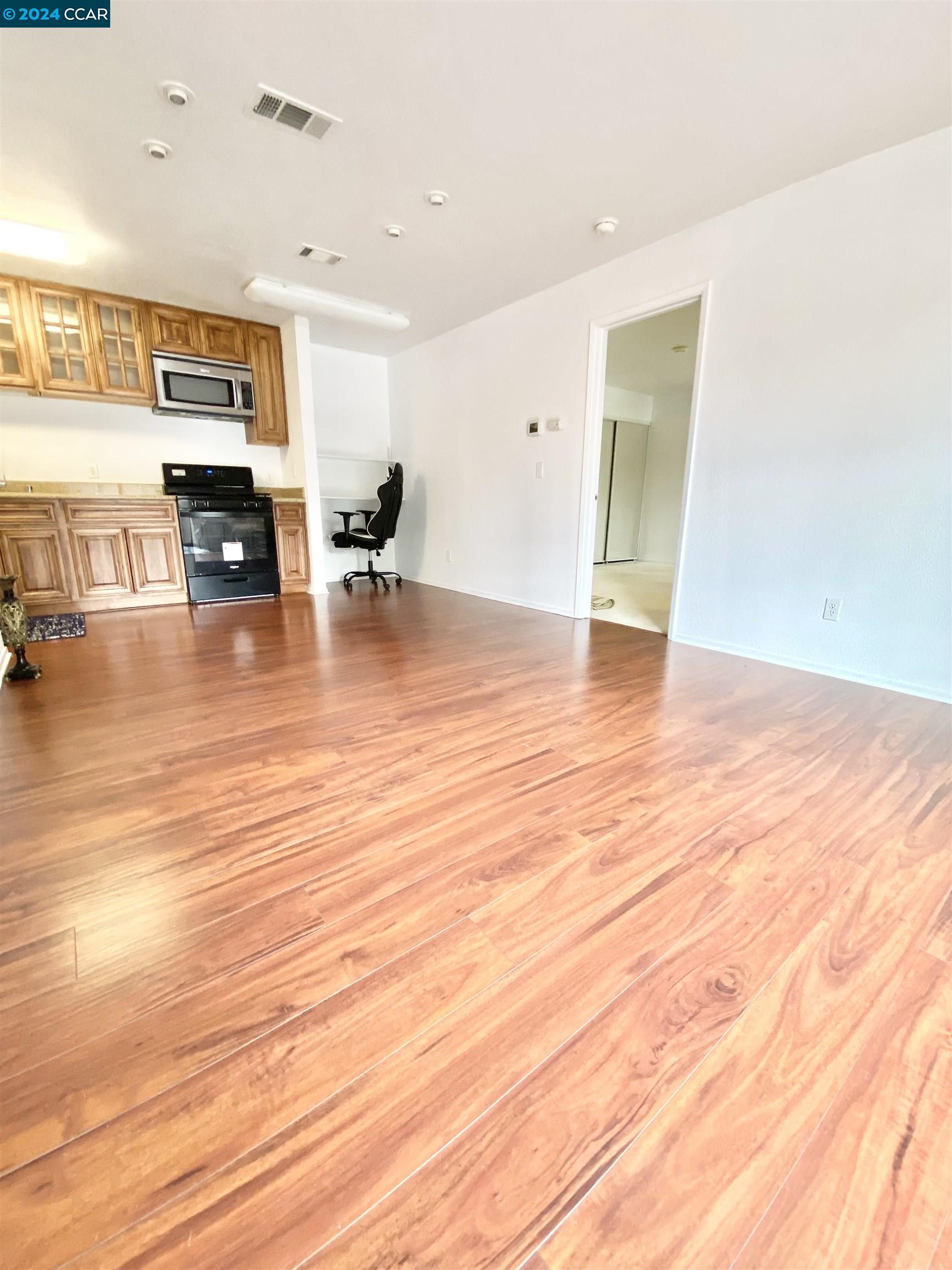 222 Piedmont Lane Pittsburg, CA 94565 - Photo 7 of 25 a view of a living room