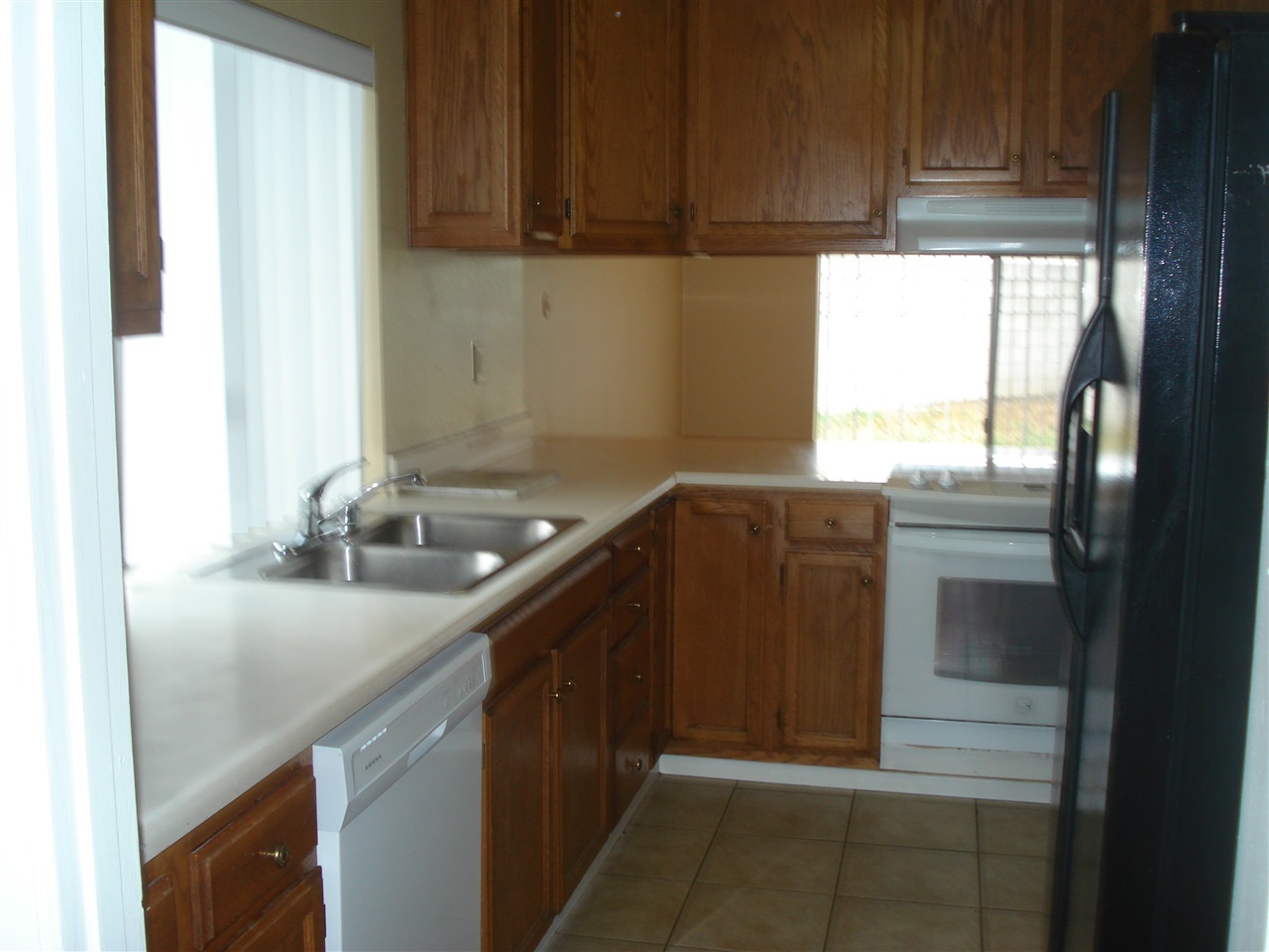9740 Notnil Court Santee, CA 92071 - Photo 8 of 25 Gallery Image 8