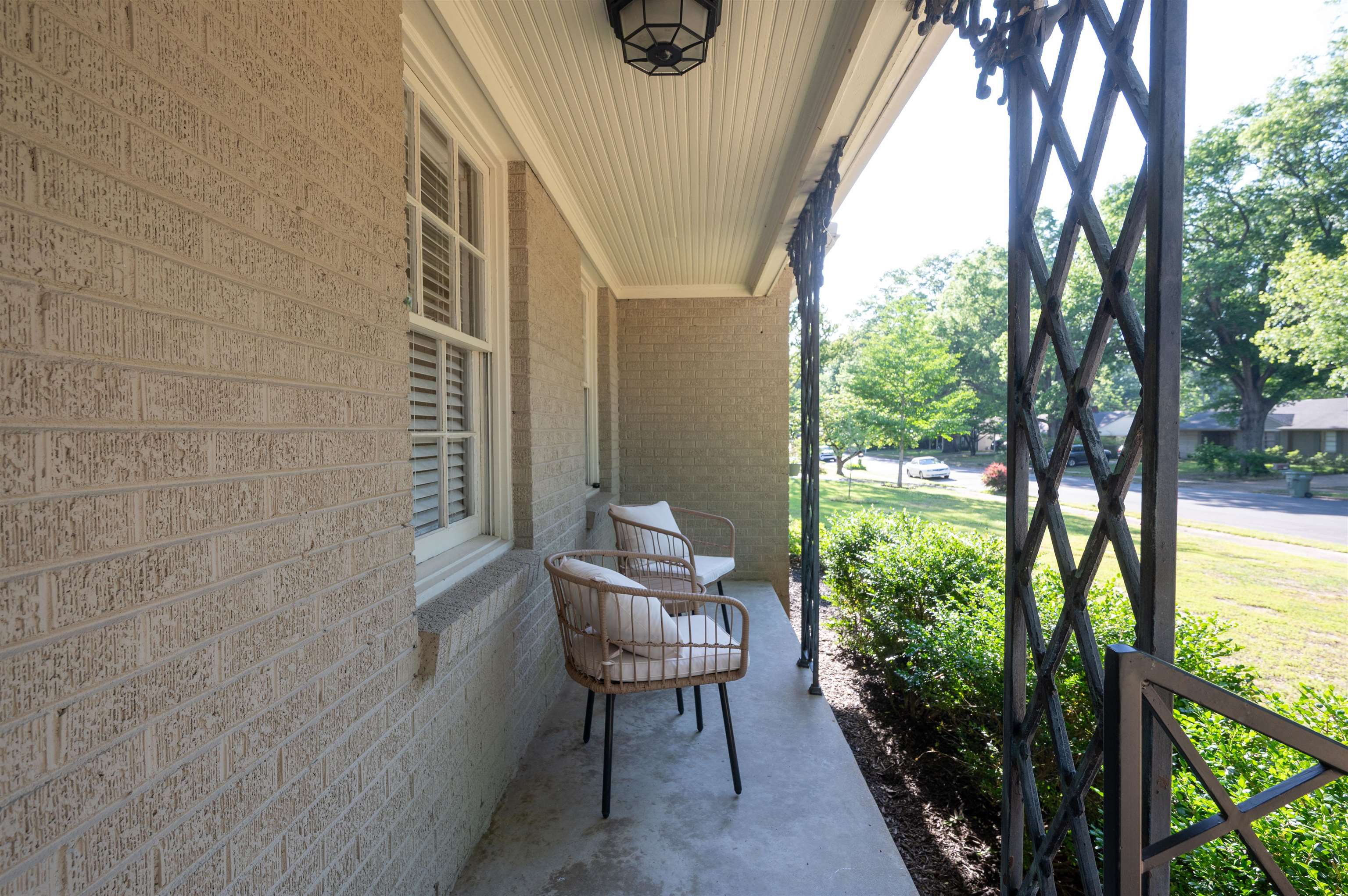 5169 Sequoia Road Memphis, TN 38117 - Photo 2 of 18