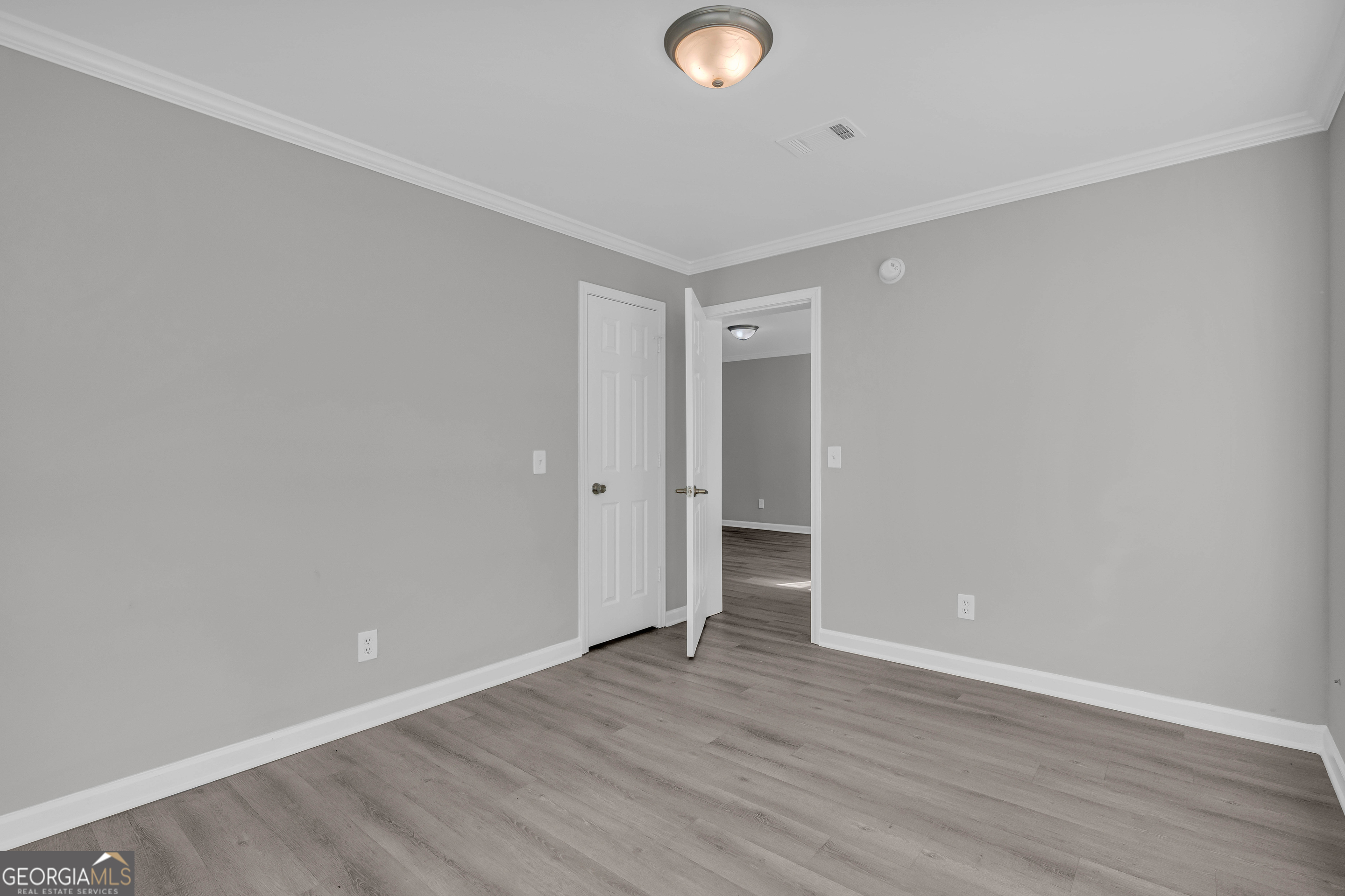 1040 Thomasville Estates Drive Southeast Atlanta, GA 30315 - Photo 16 of 57 a view of an empty room