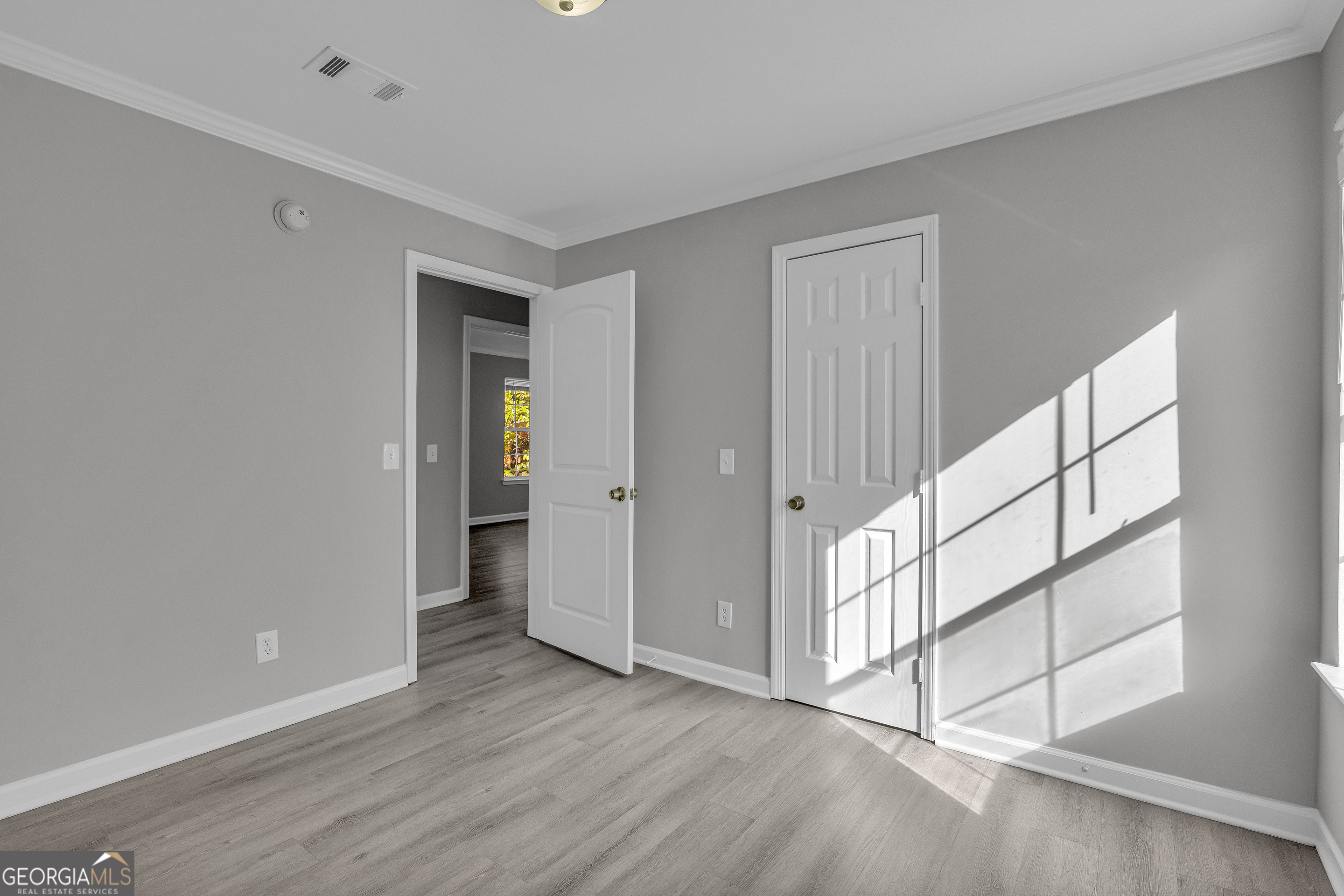 1040 Thomasville Estates Drive Southeast Atlanta, GA 30315 - Photo 19 of 57 a view of entryway with wooden floor