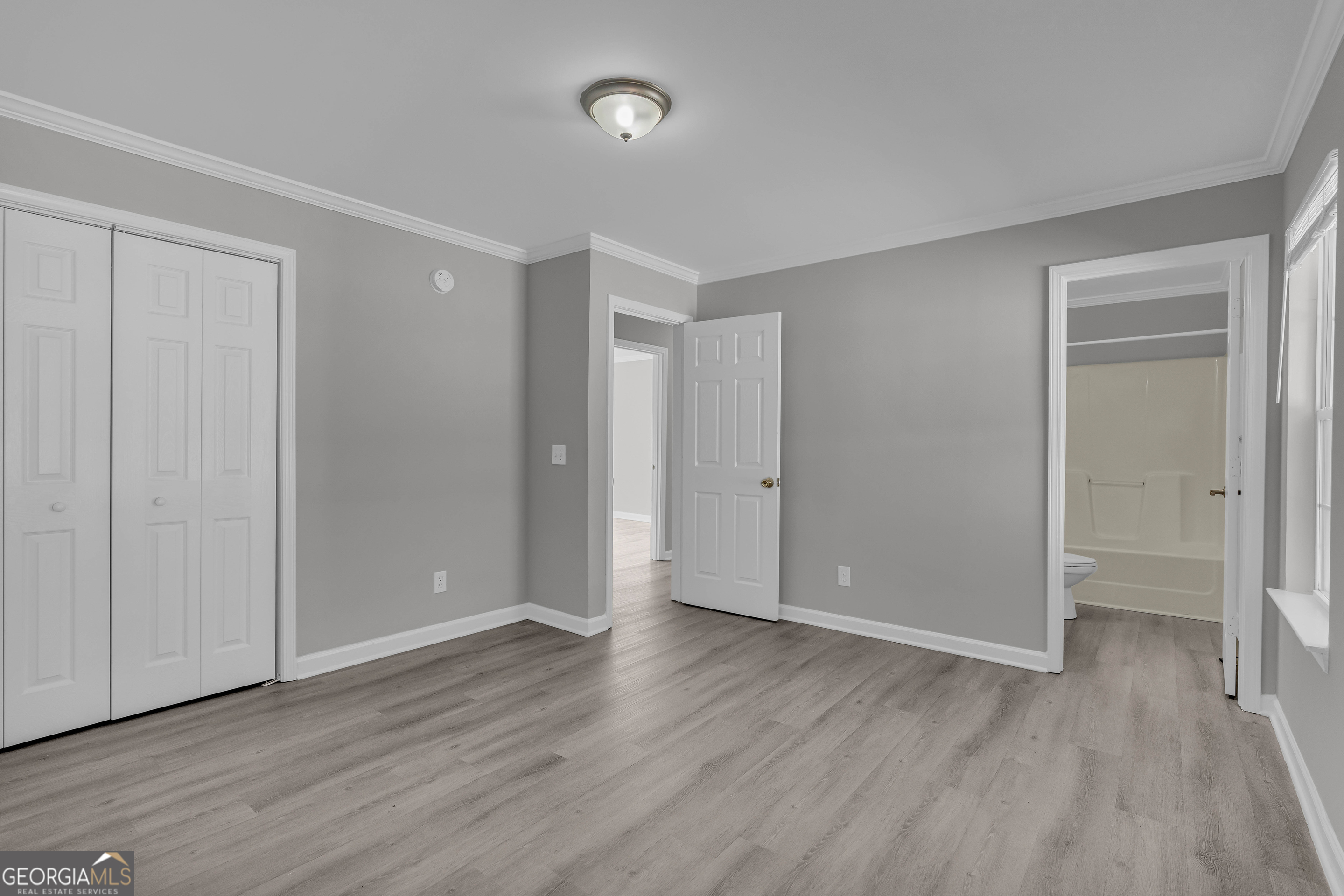 1040 Thomasville Estates Drive Southeast Atlanta, GA 30315 - Photo 29 of 57 a view of an empty room with wooden floor