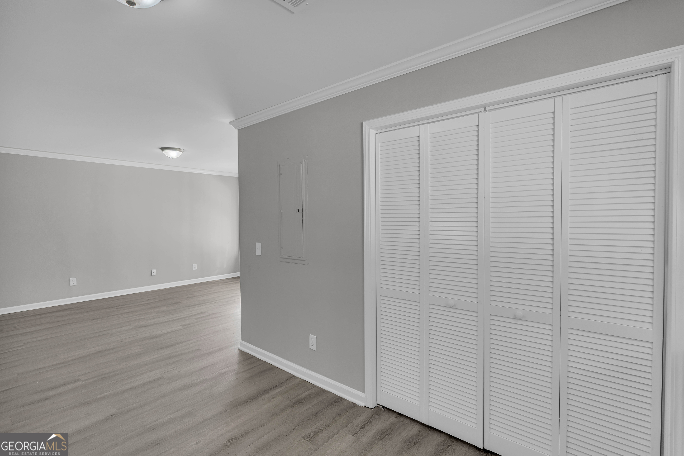 1040 Thomasville Estates Drive Southeast Atlanta, GA 30315 - Photo 34 of 57 a view of an empty room with wooden floor