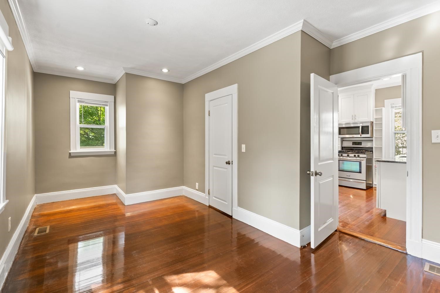 51 Wolcott Road, Unit 1 Brookline, MA 02467 - Photo 18 of 30 Gallery Image 18