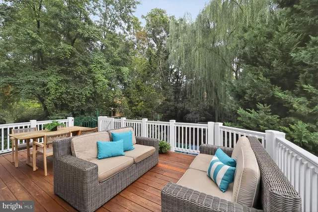 a view of sitting area with furniture and wooden fence