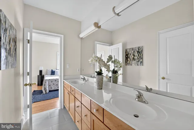 a en suite bathroom with double sink and a large mirror