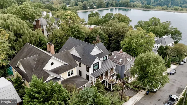 an aerial view of a house with outdoor space and lake view