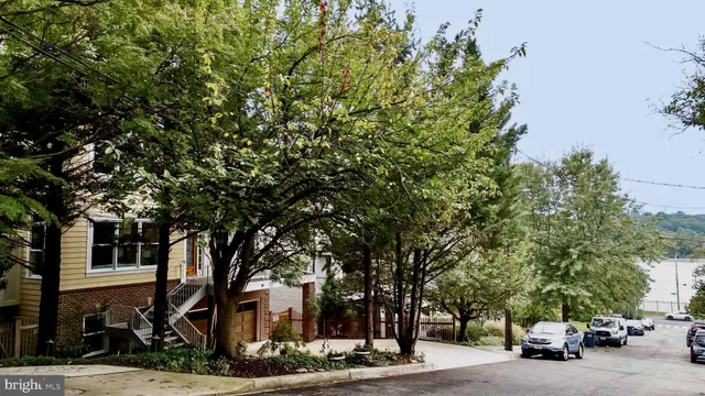 a car parked in front of a white house