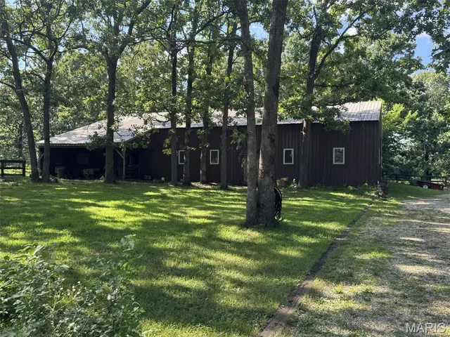 $525,000 | 31625 Old Highway 5, Eldridge, MO 65463