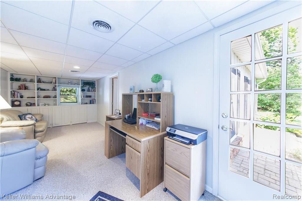 36508 West Lyman Road Farmington Hills, MI 48331 - Photo 19 of 63