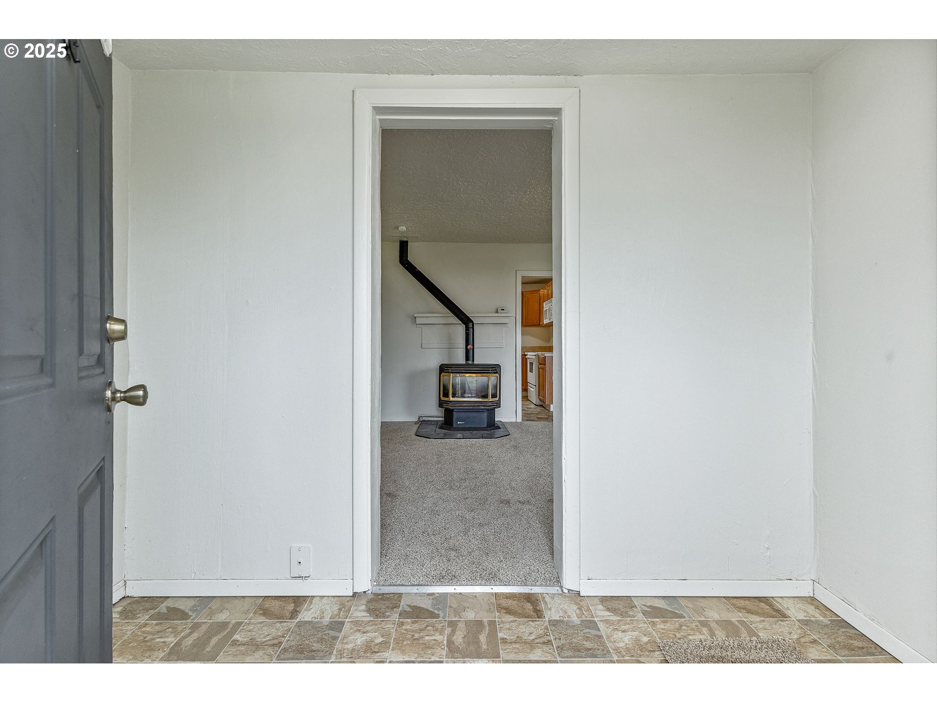 1141 Southeast Lewis Street Dallas, OR 97338 - Photo 4 of 20