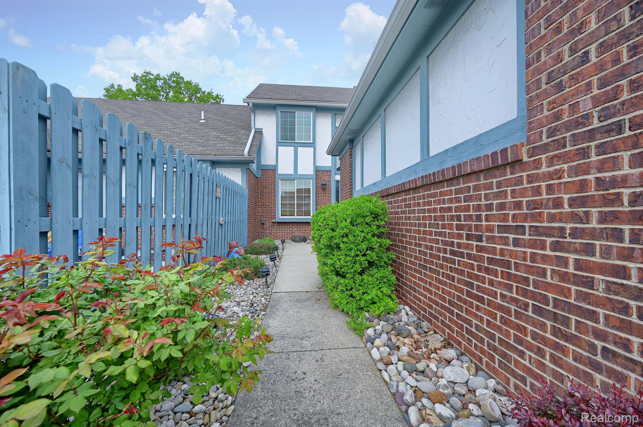 15272 Roxbury Circle, Unit 91 Macomb, MI 48044 - Photo 2 of 26 Front entrance