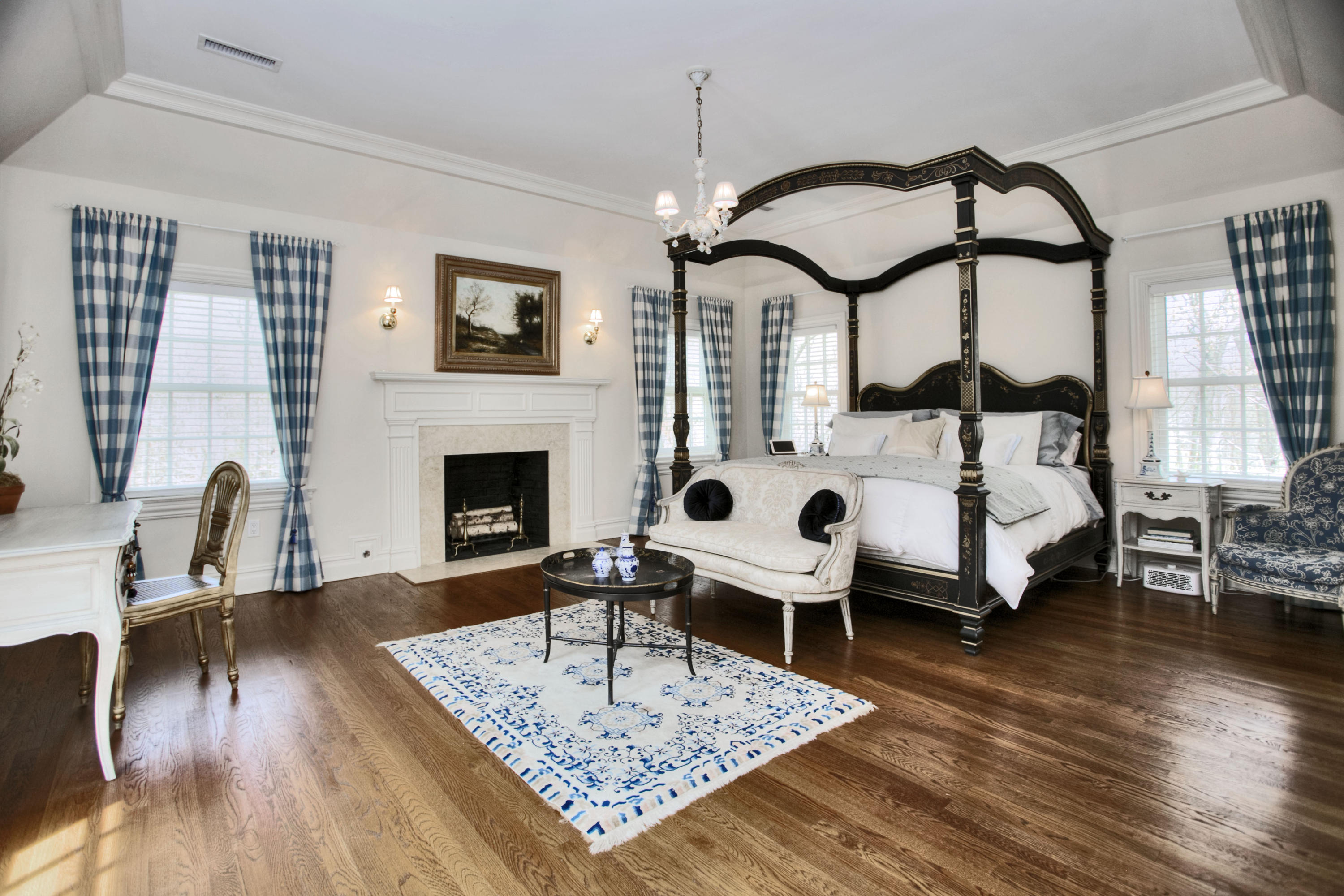 124 Thayer Pond Road New Canaan, CT 06840 - Photo 15 of 34 Master