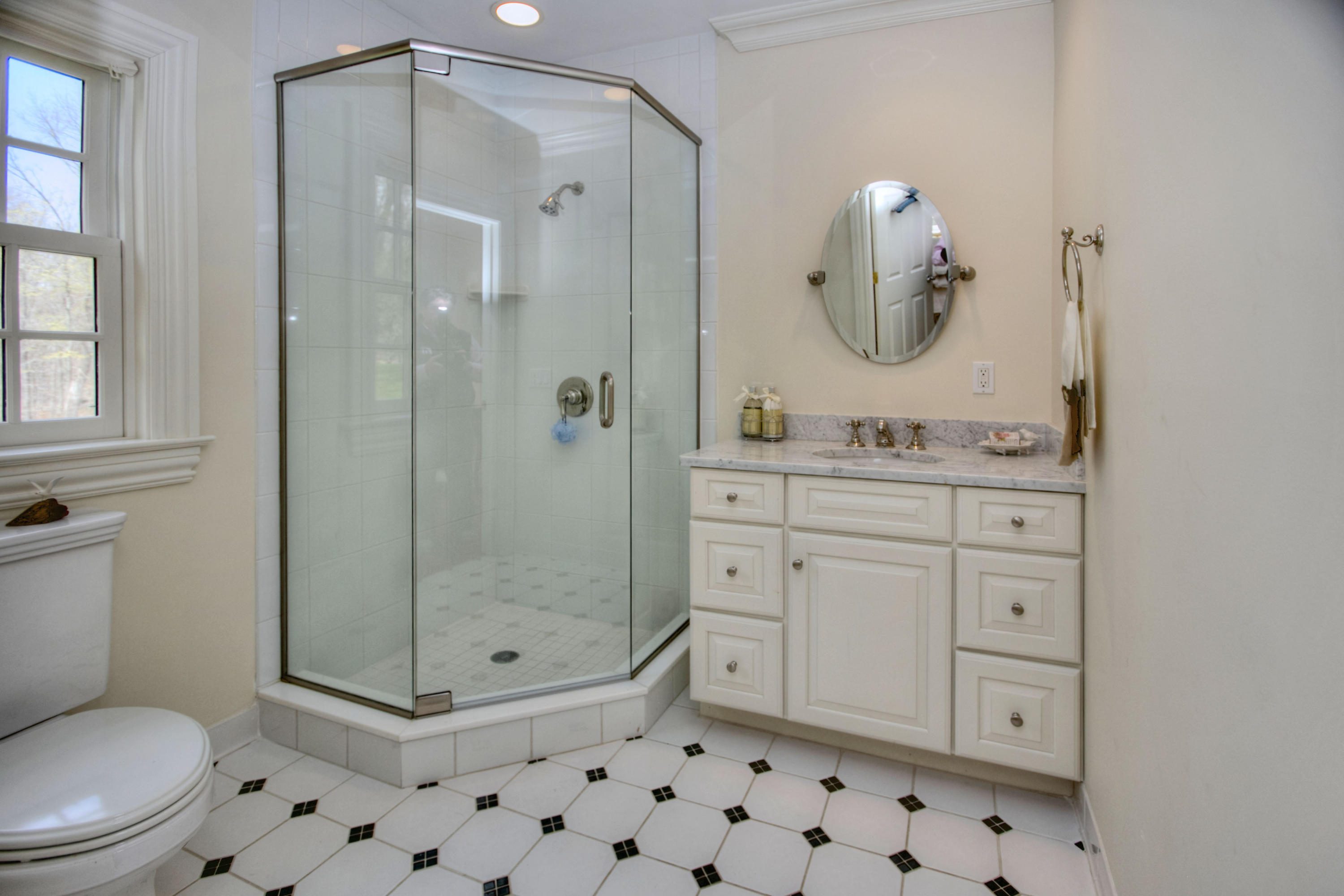 124 Thayer Pond Road New Canaan, CT 06840 - Photo 26 of 34 Ensuite Bath