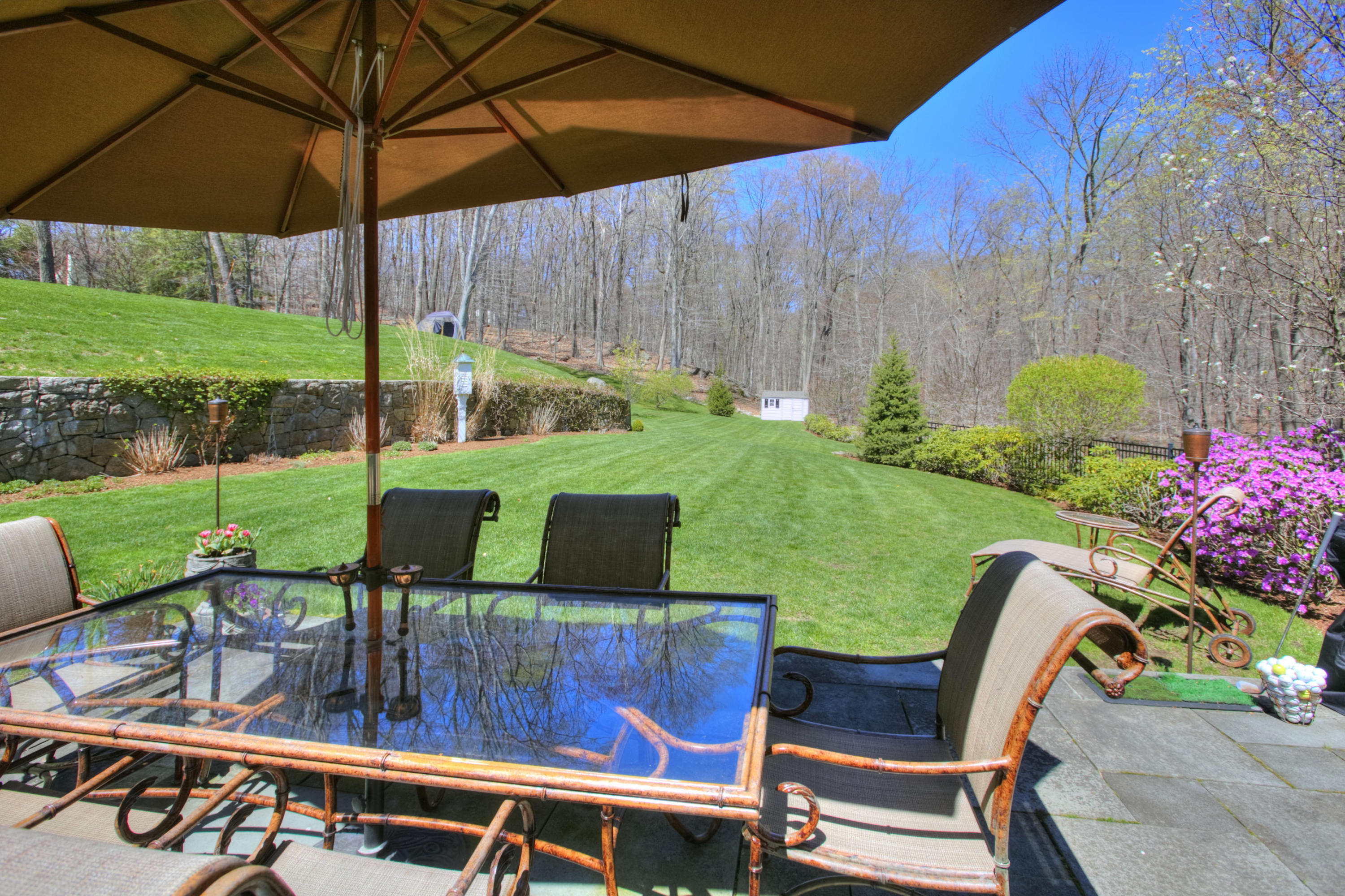 124 Thayer Pond Road New Canaan, CT 06840 - Photo 31 of 34 Backyard