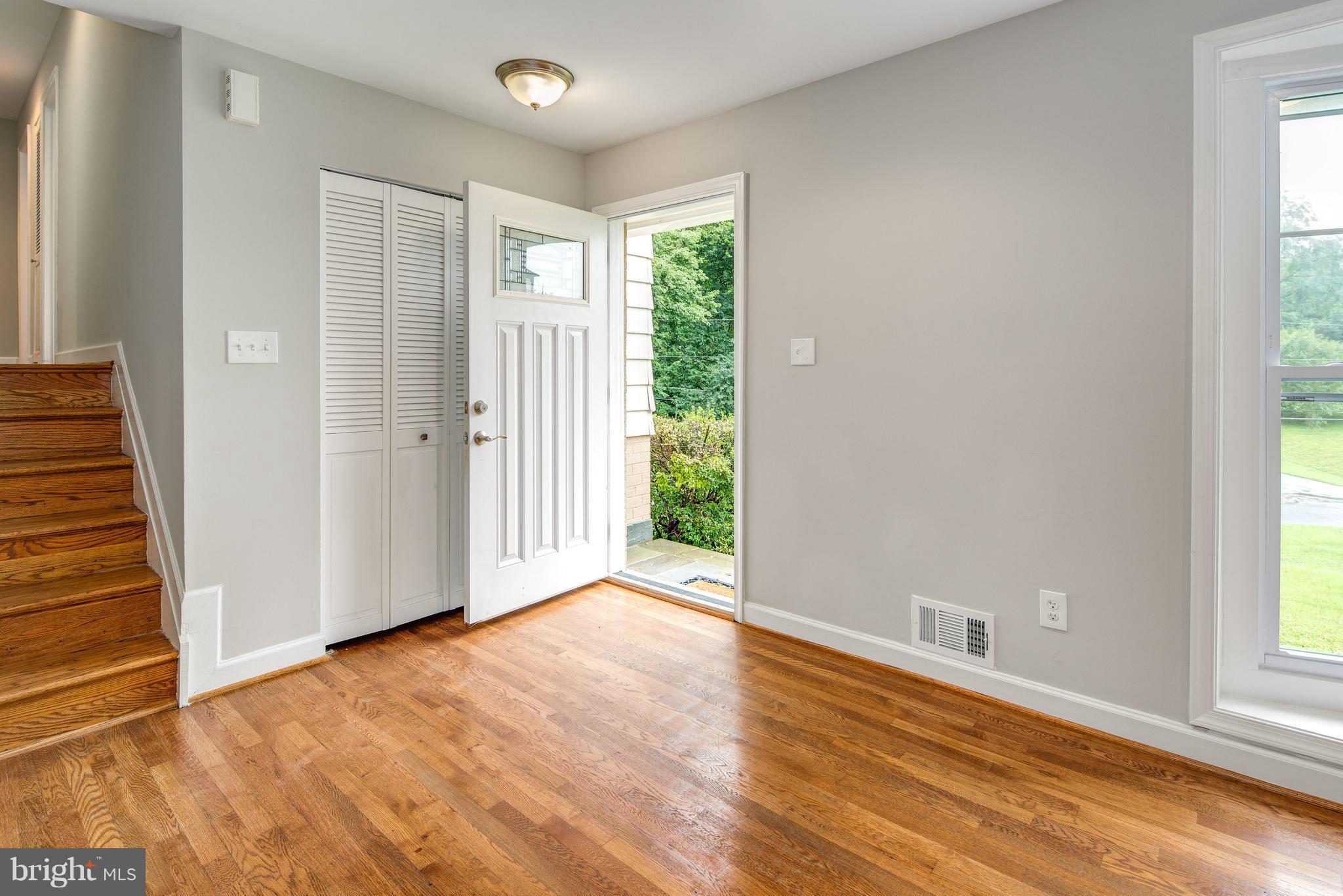 12908 Gaffney Road Silver Spring, MD 20904 - Photo 7 of 29 Living Room