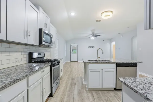 $1,800 | 6034 Palmetto Way, San Antonio, TX 78253