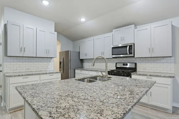 $1,800 | 6034 Palmetto Way, San Antonio, TX 78253