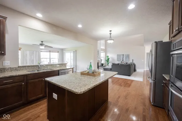 $2,800 | 13086 Avon Cross Way, Fishers, IN 46037