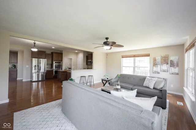 $2,800 | 13086 Avon Cross Way, Fishers, IN 46037