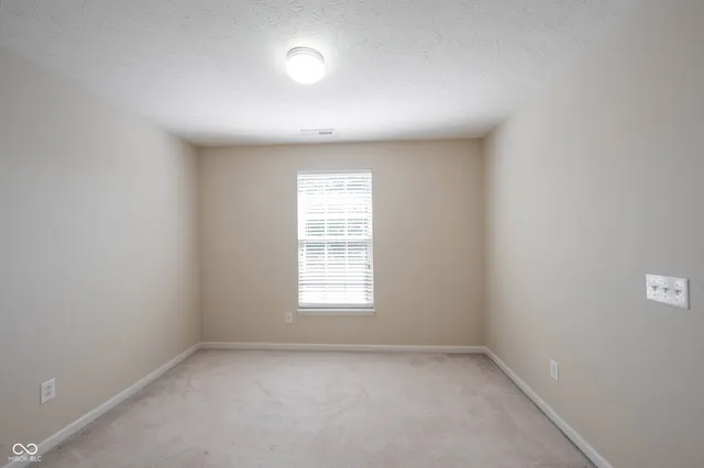 $2,800 | 13086 Avon Cross Way, Fishers, IN 46037