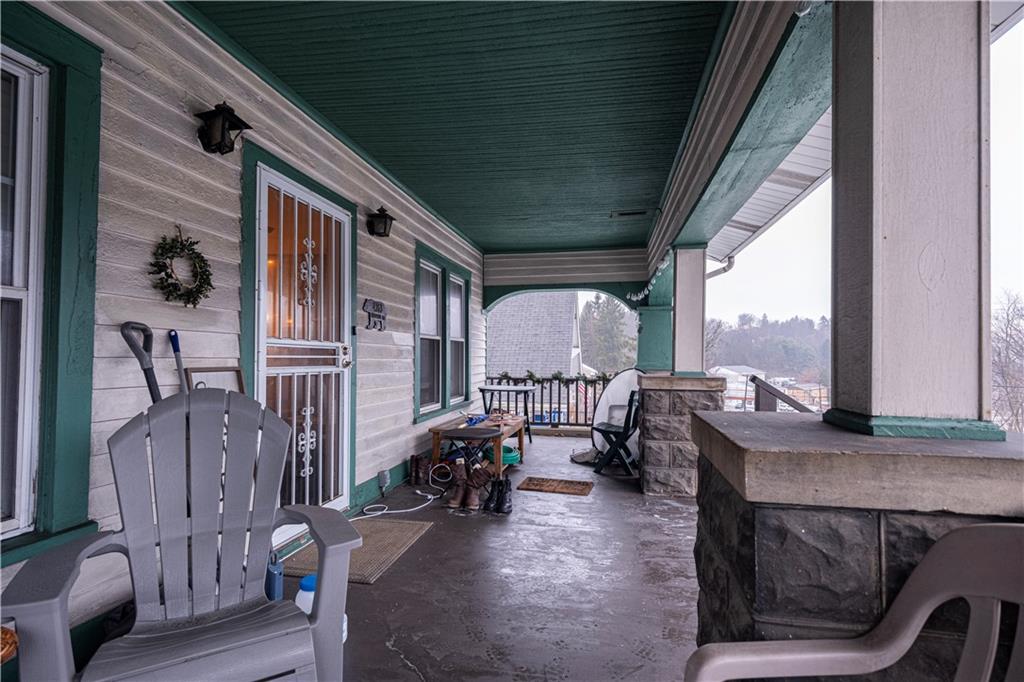 4263 Evergreen Road Pittsburgh, PA 15214 - Photo 20 of 28 a living room with furniture stove and a large window