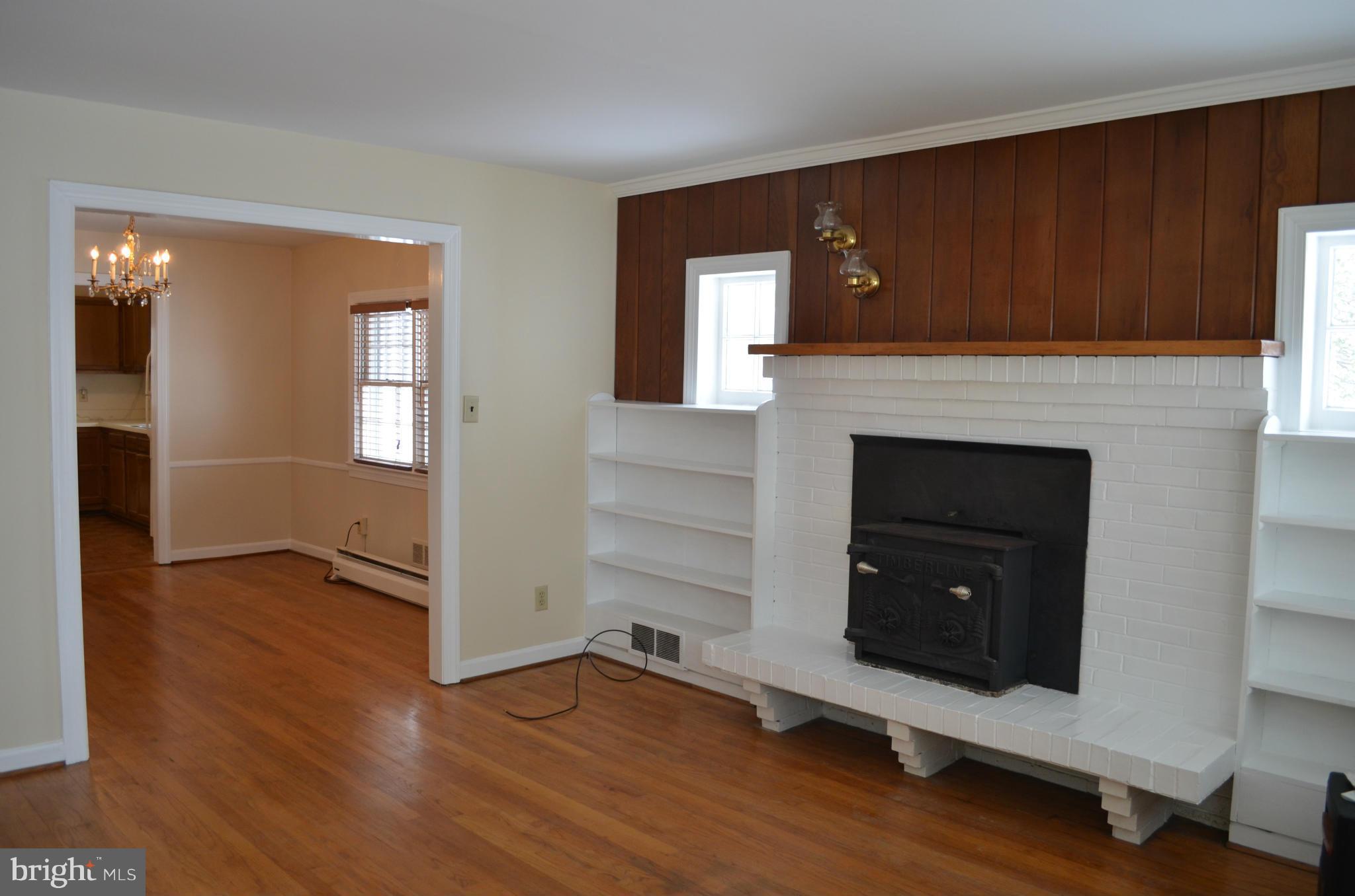 23459 Watson Road Leesburg, VA 20175 - Photo 3 of 20 Living Room w Fireplace