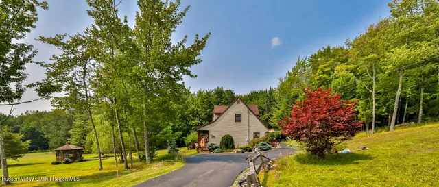 a view of house with garden