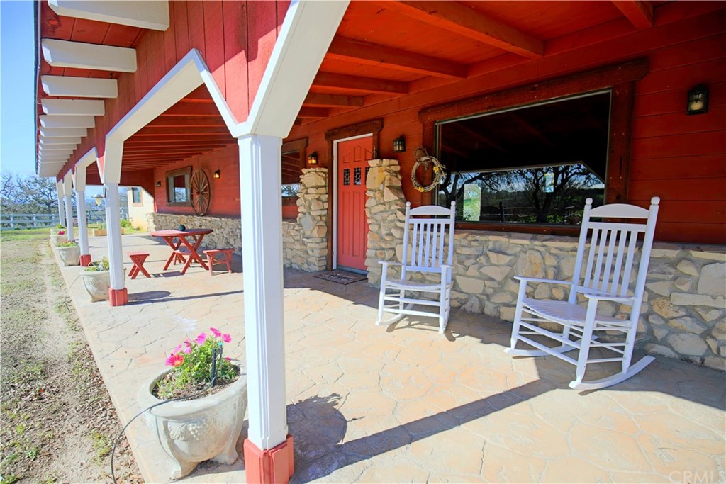 7830 Blue Moon Road Paso Robles, CA 93446 - Photo 12 of 74 Gallery Image 12